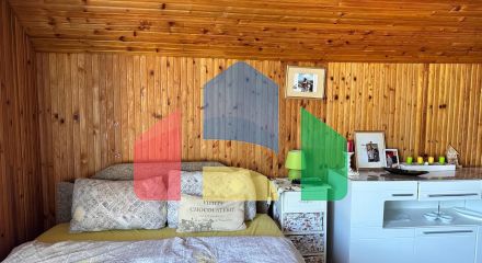 Дом с тремя апартаментами и садиком не далеко от моря в Баре.