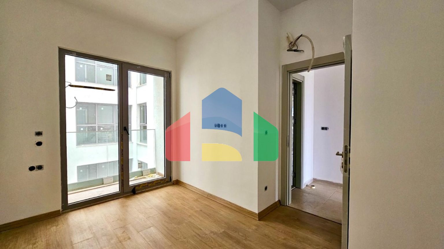 Квартира с 2 спальнями в комплексе с бассейном в Баре