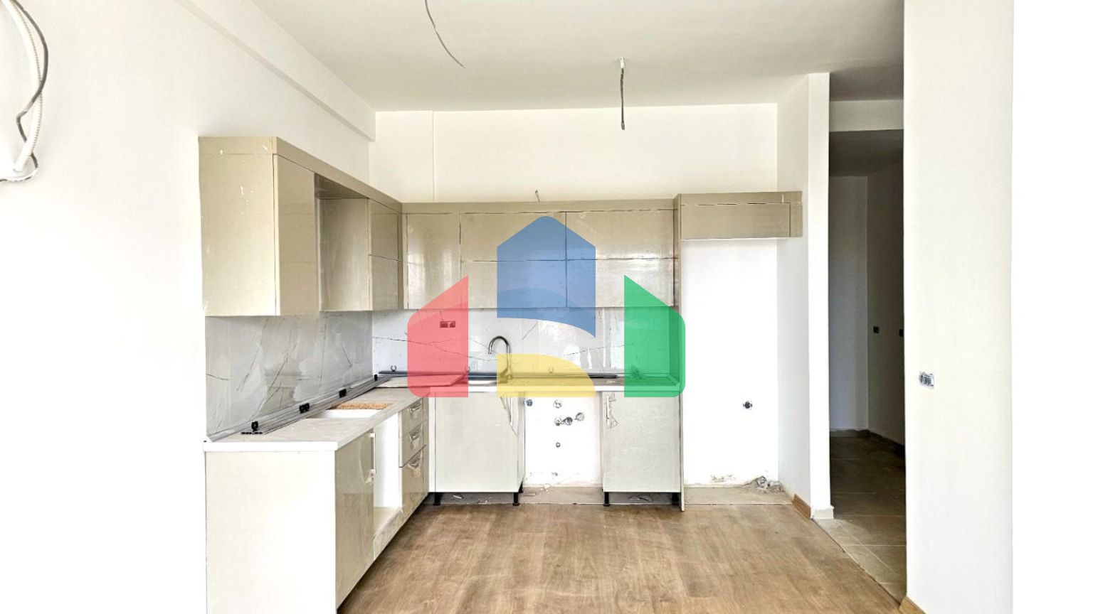 Квартира с 2 спальнями в комплексе с бассейном в Баре