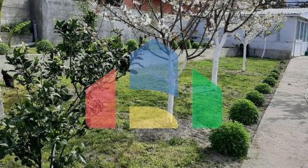 Трехэтажный дом с гаражом и благоустроенным двором в Баре
