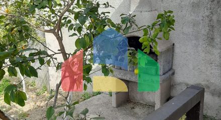 Трехэтажный дом с гаражом и благоустроенным двором в Баре