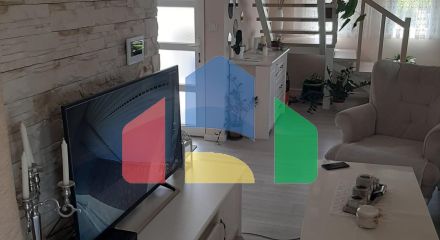 Трехэтажный дом с гаражом и благоустроенным двором в Баре Трехэтажный дом с гаражом и благоустроенным двором в Баре