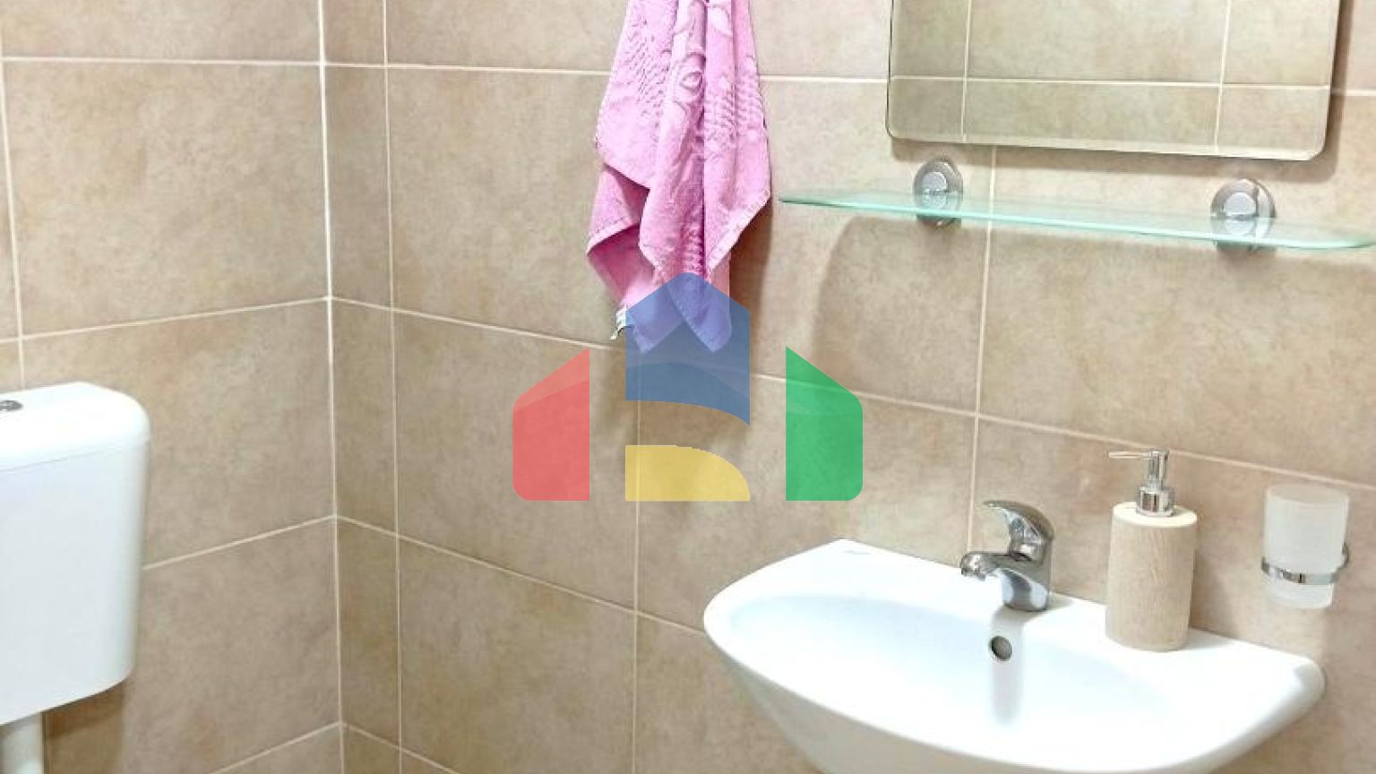 Квартира с 2 спальнями, в доме с центральным горячем водоснабжением в Баре.