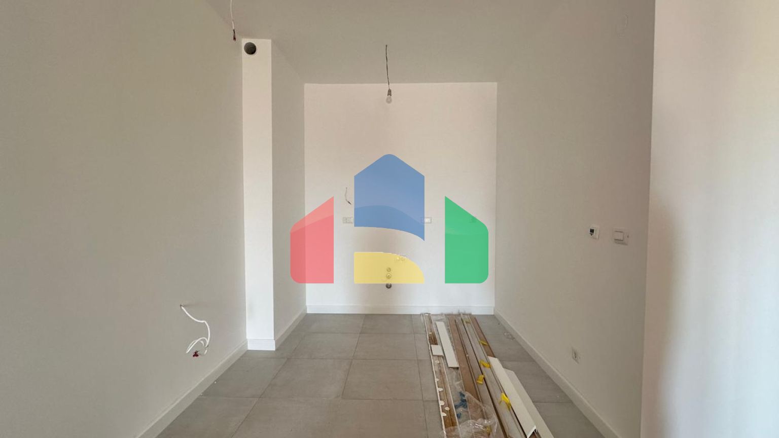 Просторная и солнечная квартира с 1 спальней с видом на море, в современном комплексе премиум класса в Баре.