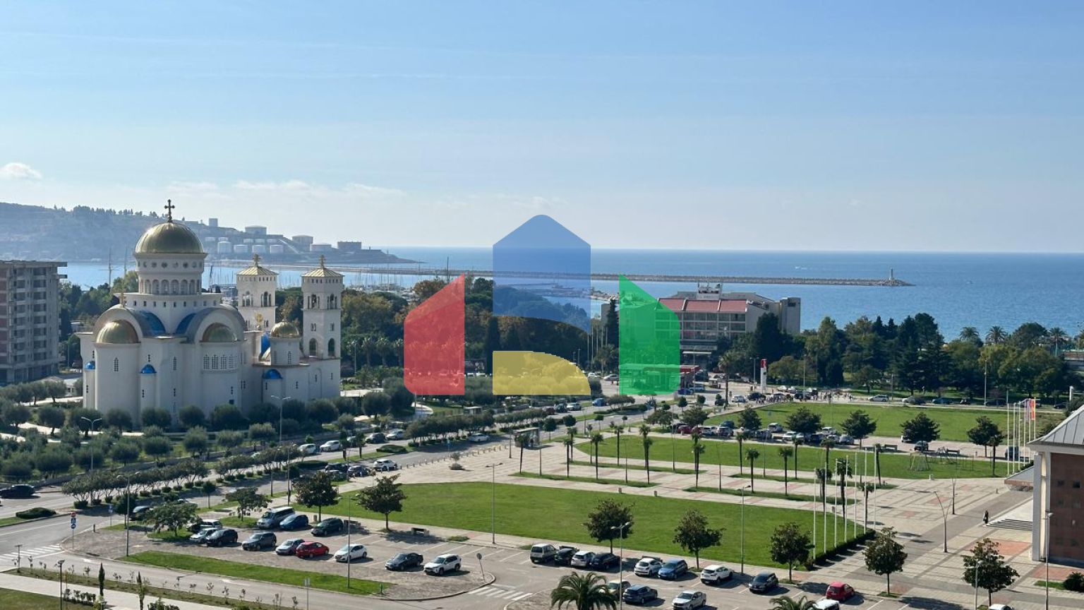 Просторная и солнечная квартира с 1 спальней с видом на море, в современном комплексе премиум класса в Баре.