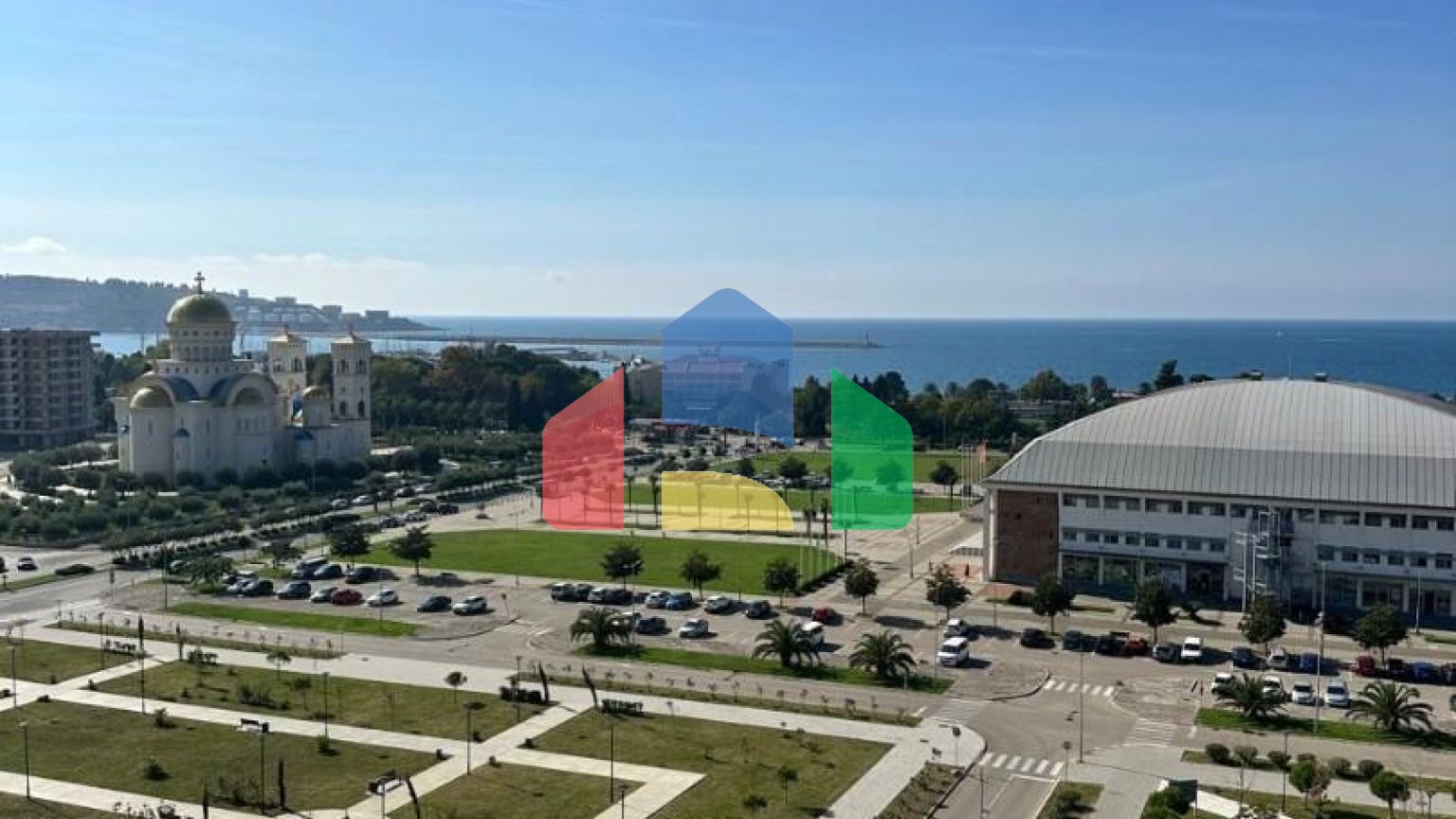 Просторная и солнечная квартира с 1 спальней с видом на море, в современном комплексе премиум класса в Баре.