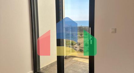 Просторная и солнечная квартира с 1 спальней с видом на море, в современном комплексе премиум класса в Баре.