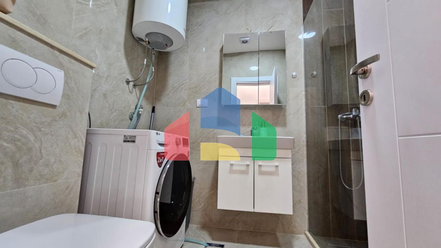 Однокомнатная квартира в Шушани с гаражным местом