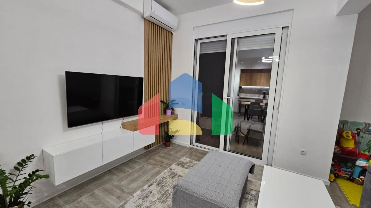 Однокомнатная квартира в Шушани с гаражным местом