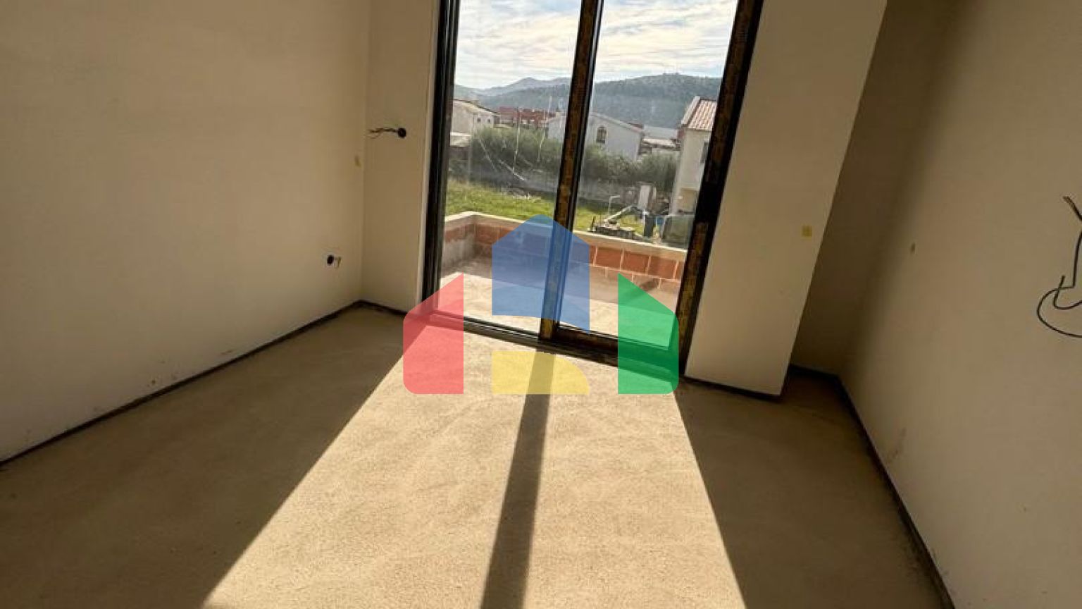 Предлагается к продаже современна вилла на стадии завершения строительства в Баре, район Полье