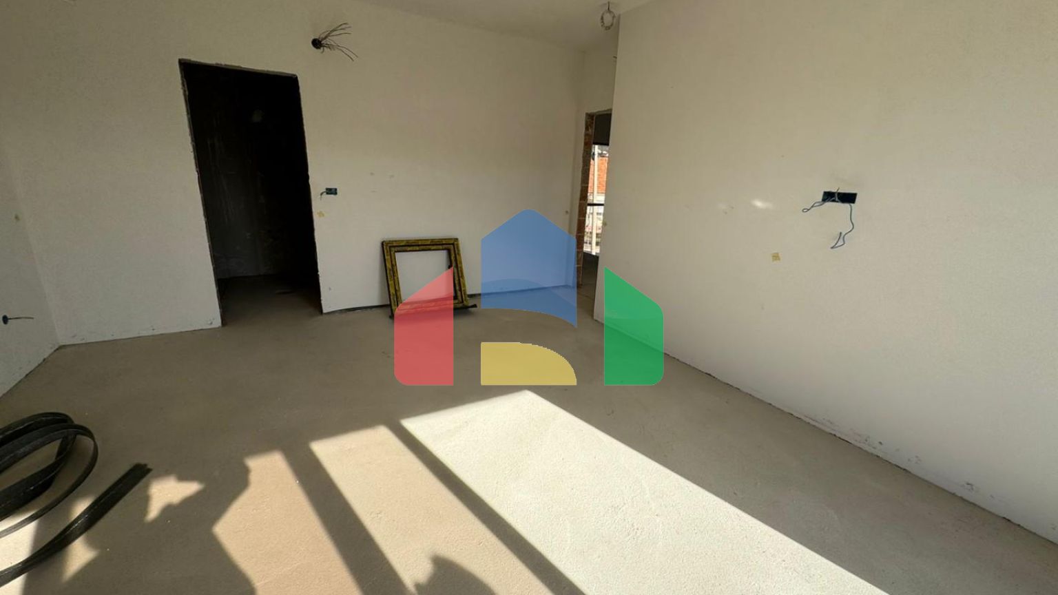 Предлагается к продаже современна вилла на стадии завершения строительства в Баре, район Полье