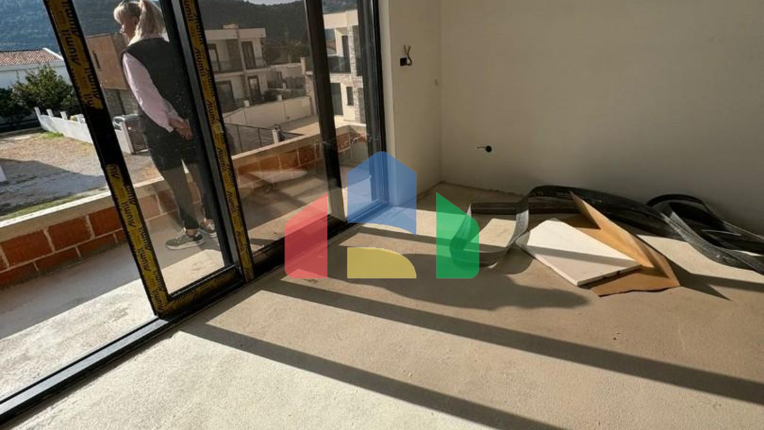 Предлагается к продаже современна вилла на стадии завершения строительства в Баре, район Полье