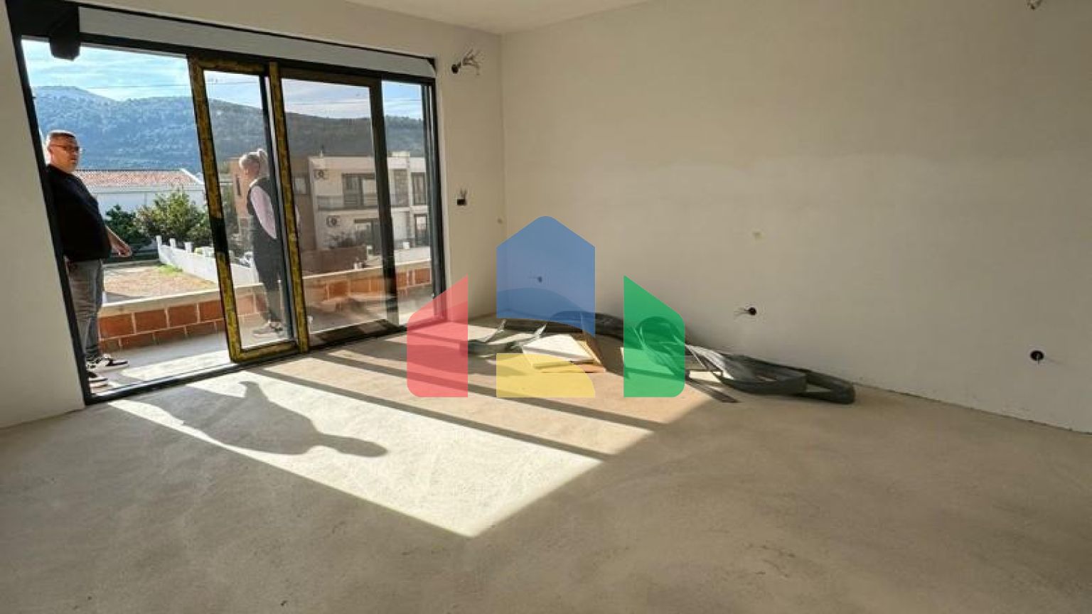 Предлагается к продаже современна вилла на стадии завершения строительства в Баре, район Полье