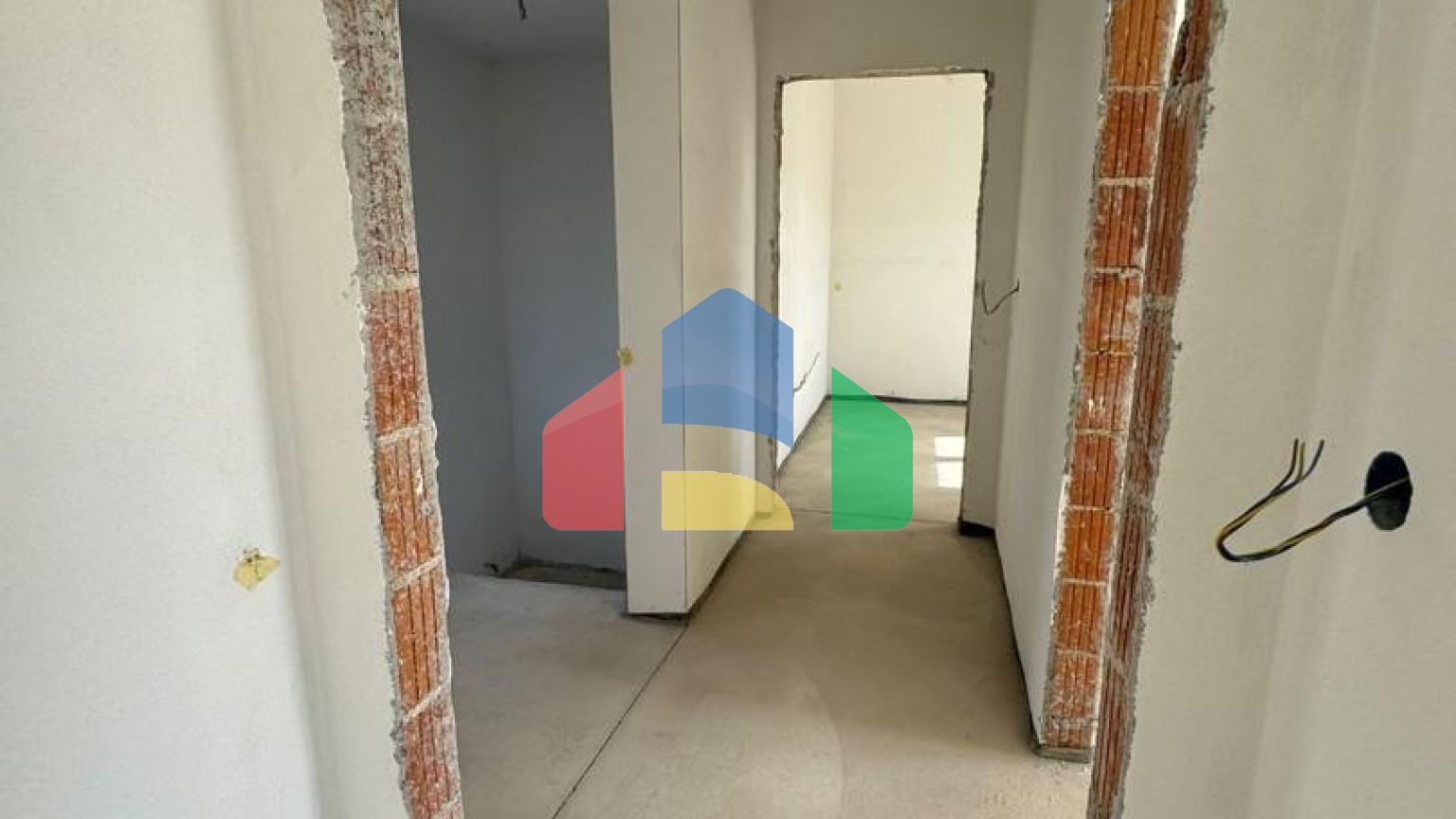 Предлагается к продаже современна вилла на стадии завершения строительства в Баре, район Полье