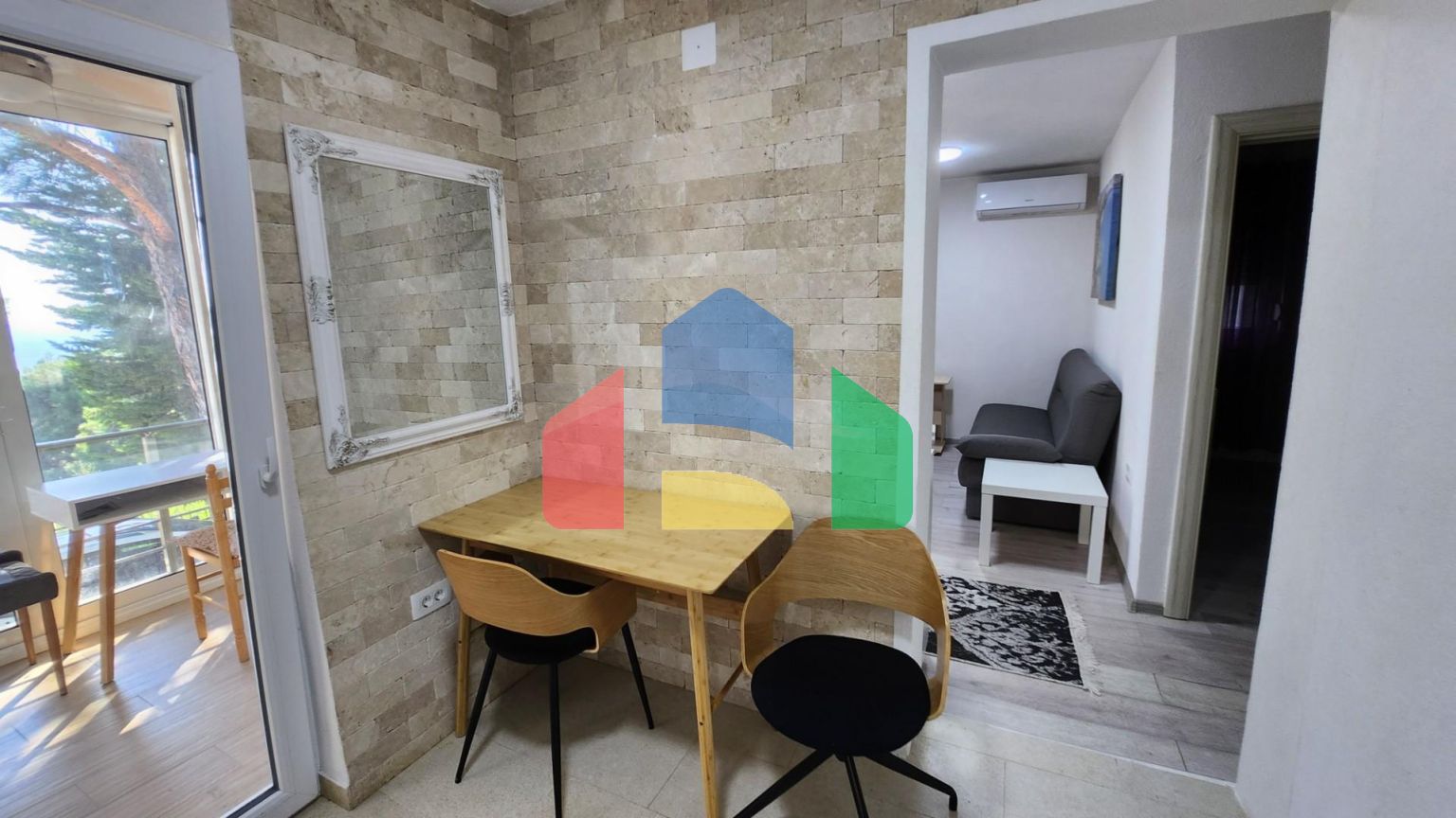 Предлагается к продаже дом в городе Бар, Черногория, район Зеленый пояс.