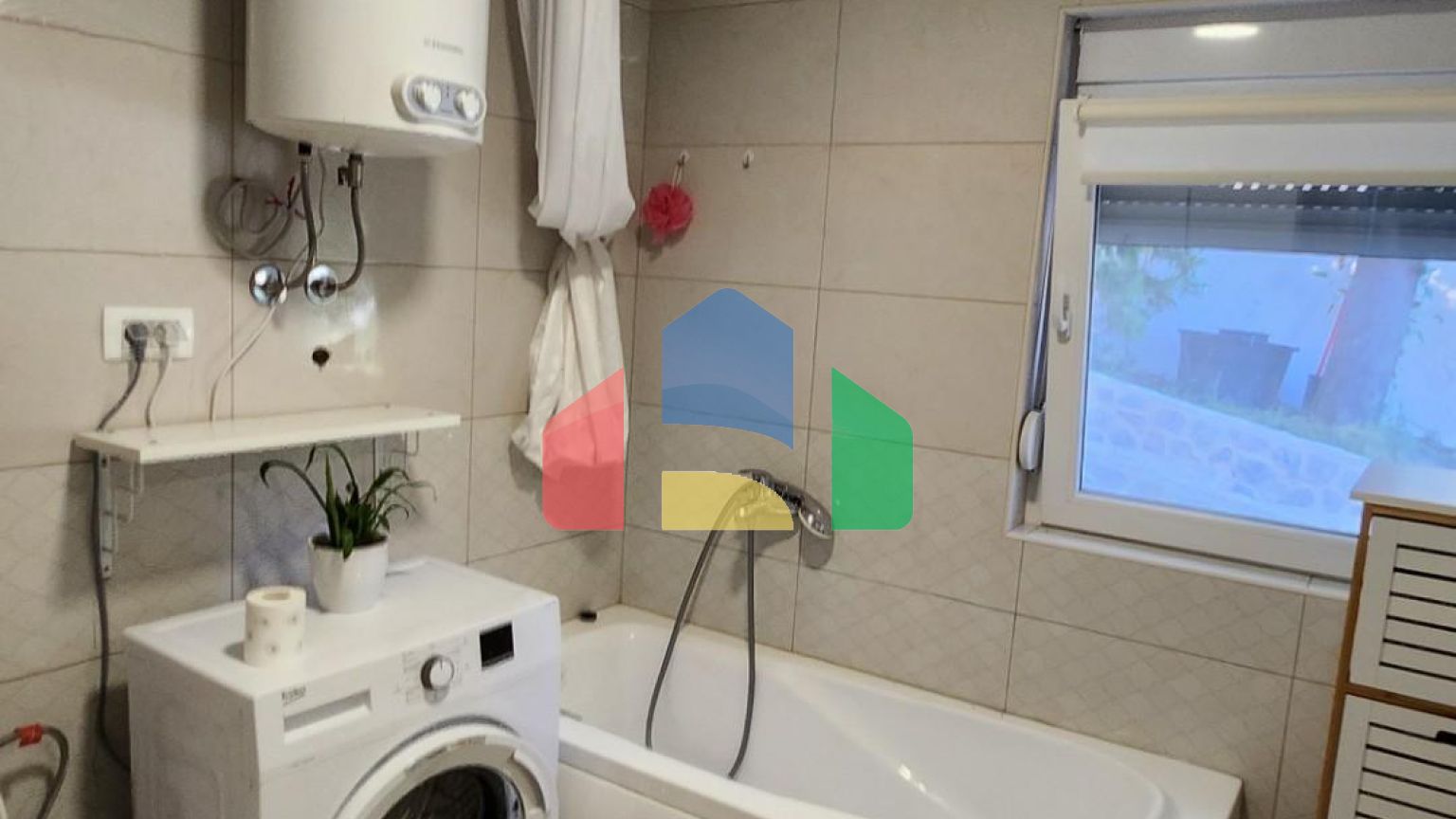 Предлагается к продаже дом в городе Бар, Черногория, район Зеленый пояс.