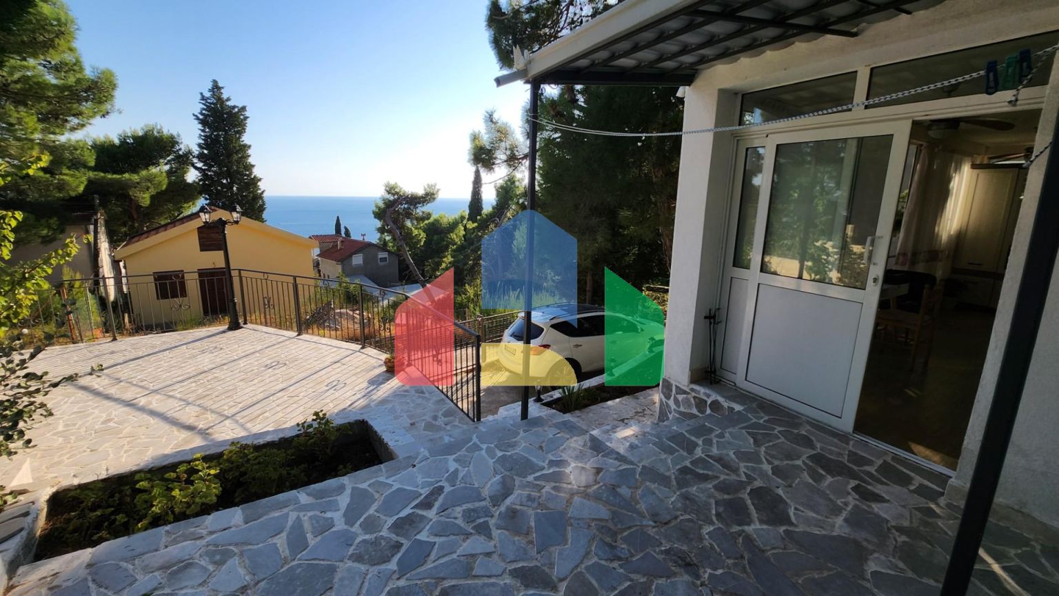 Предлагается к продаже дом в городе Бар, Черногория, район Зеленый пояс.