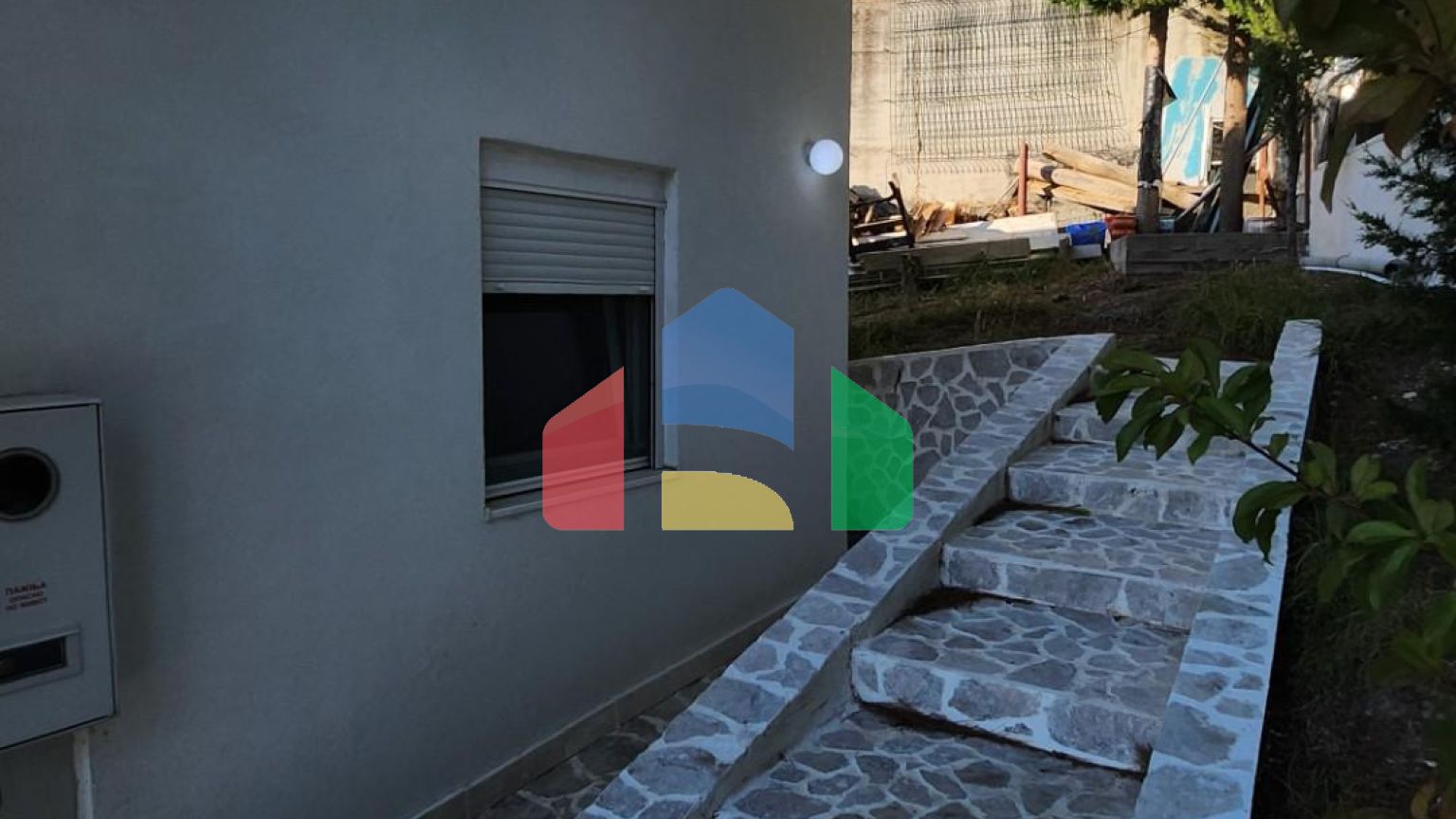 Предлагается к продаже дом в городе Бар, Черногория, район Зеленый пояс.