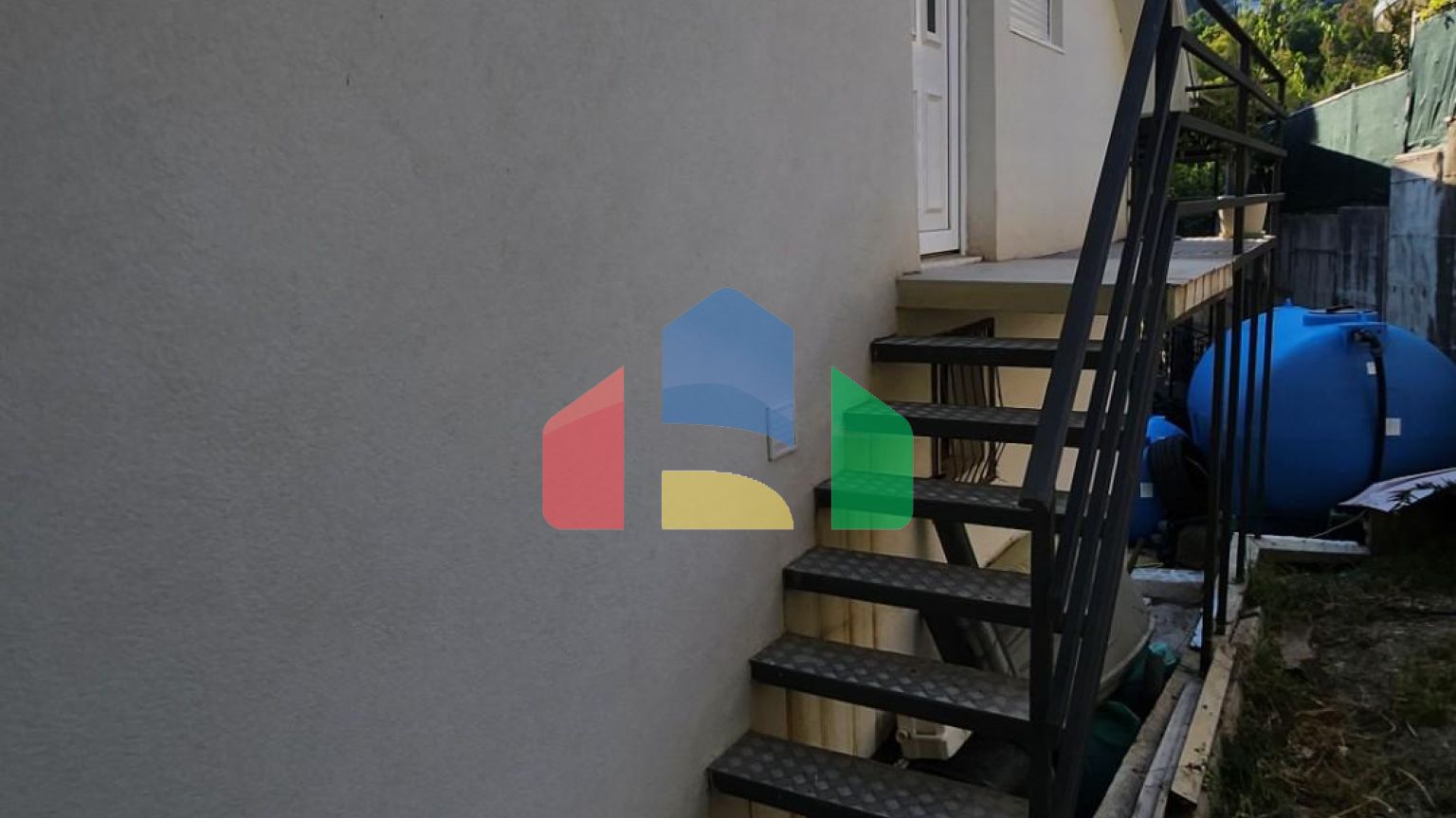 Предлагается к продаже дом в городе Бар, Черногория, район Зеленый пояс.