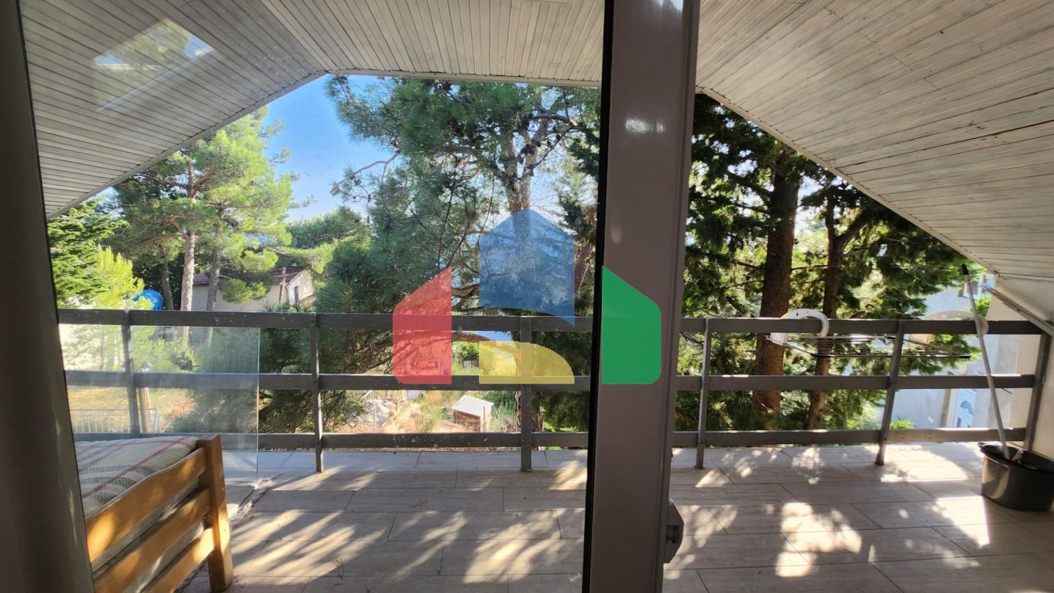 Предлагается к продаже дом в городе Бар, Черногория, район Зеленый пояс.