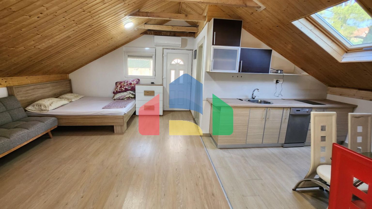 Предлагается к продаже дом в городе Бар, Черногория, район Зеленый пояс.