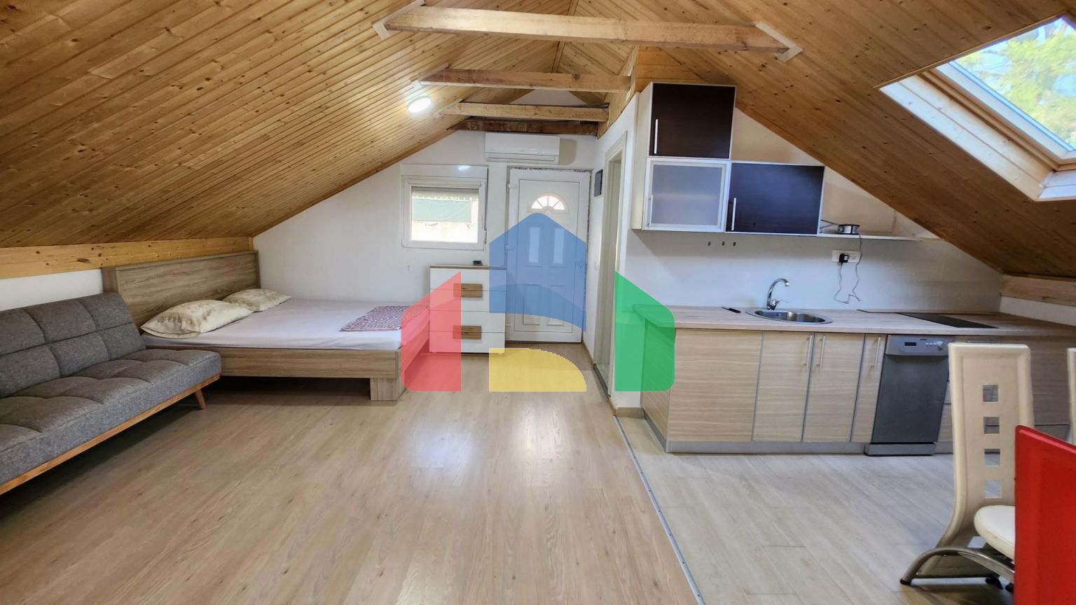 Предлагается к продаже дом в городе Бар, Черногория, район Зеленый пояс.