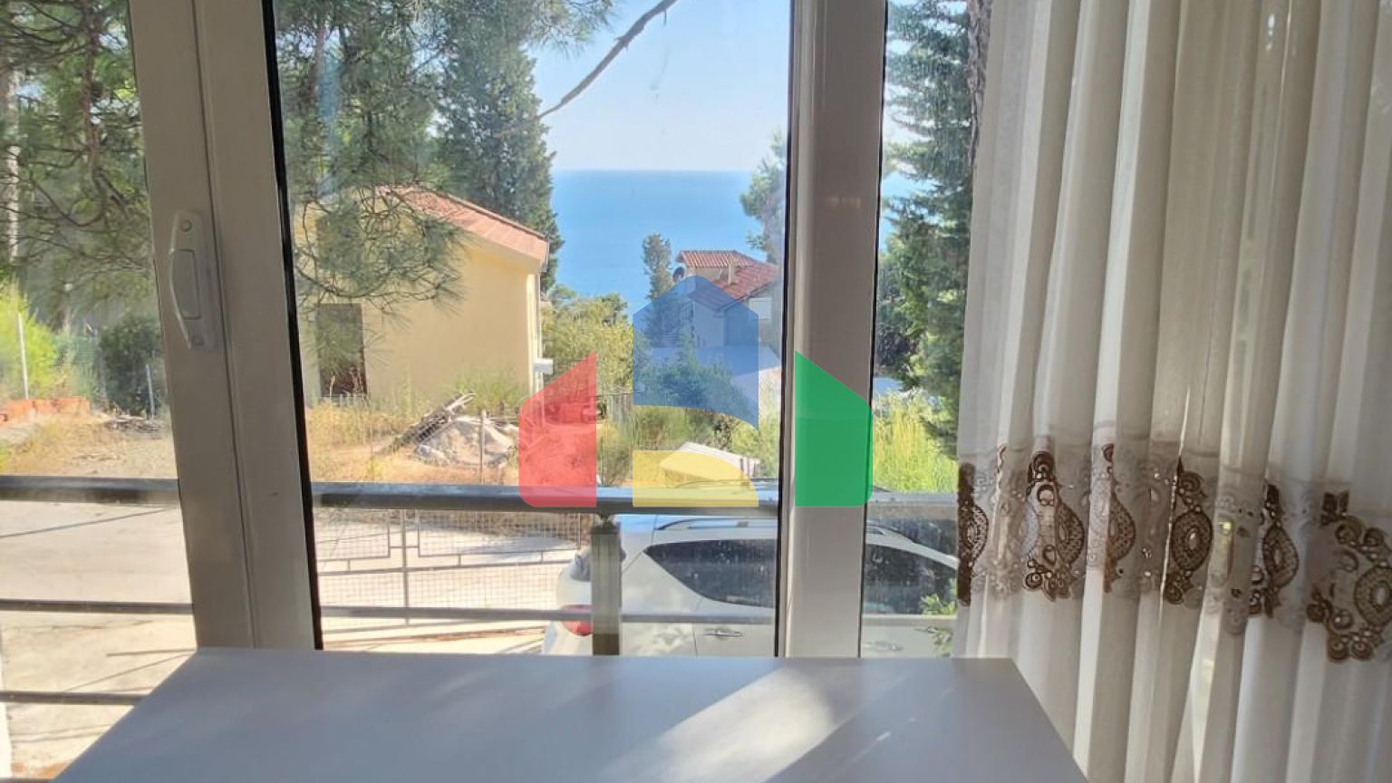 Предлагается к продаже дом в городе Бар, Черногория, район Зеленый пояс.