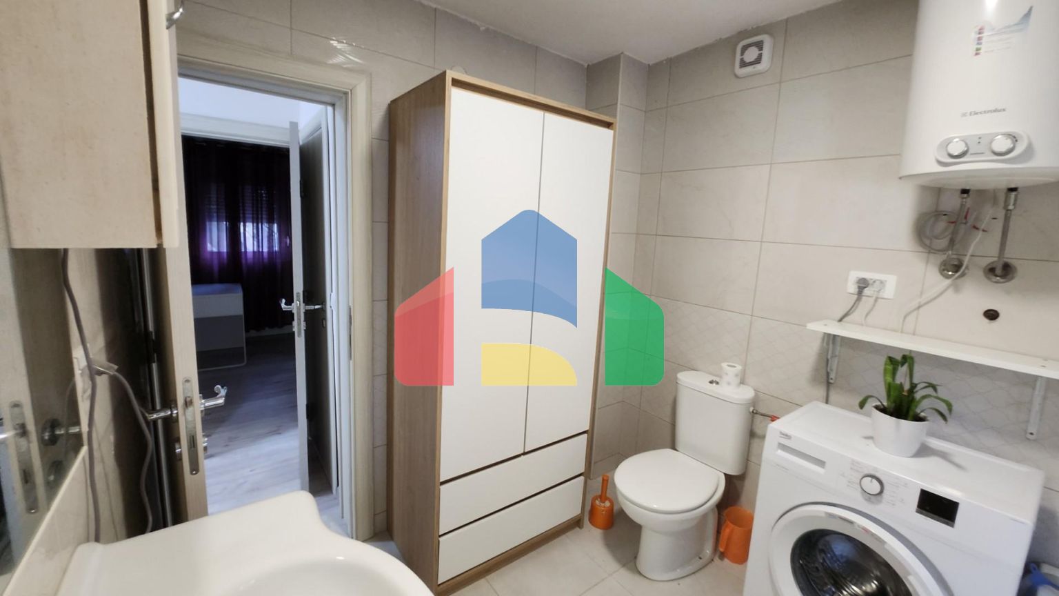 Предлагается к продаже дом в городе Бар, Черногория, район Зеленый пояс.