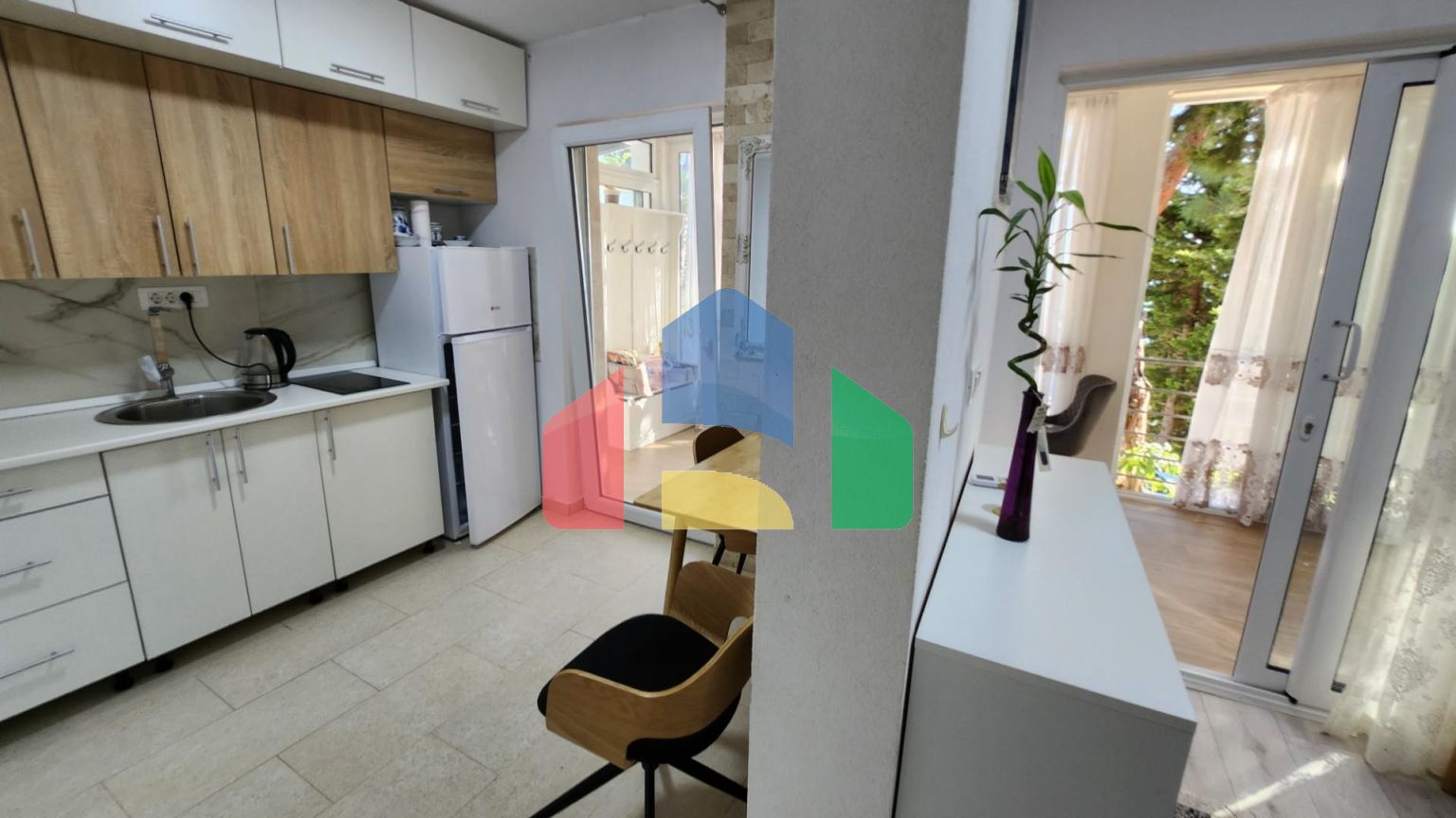 Предлагается к продаже дом в городе Бар, Черногория, район Зеленый пояс.