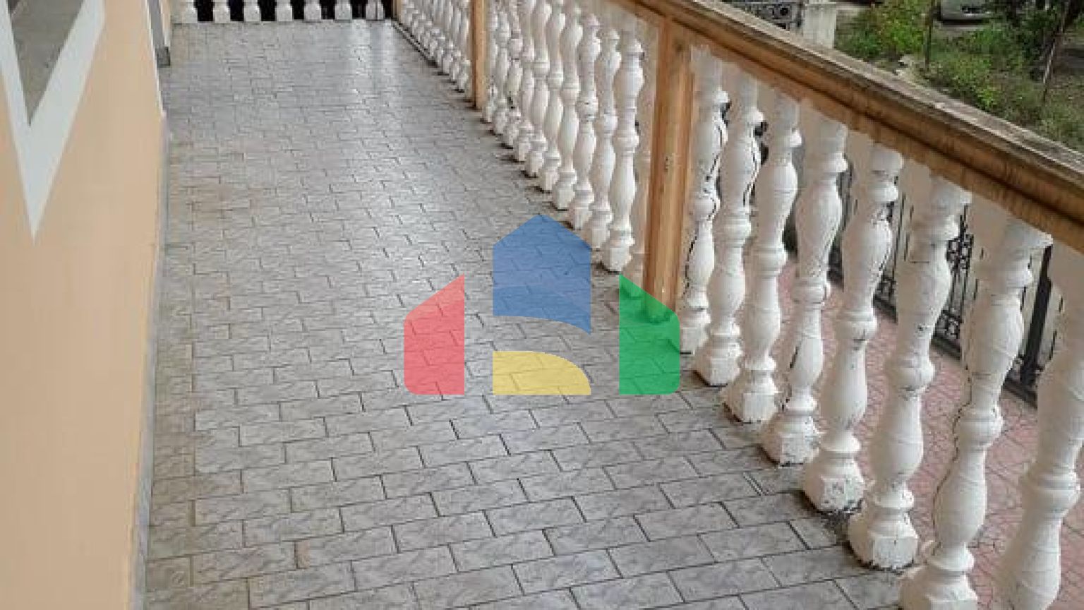 В городе Бар, в районе Шушань продается большой дом.