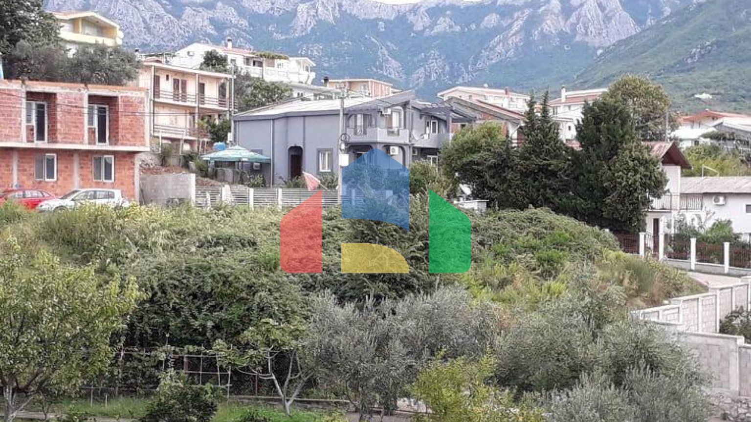 В городе Бар, в районе Шушань продается большой дом.