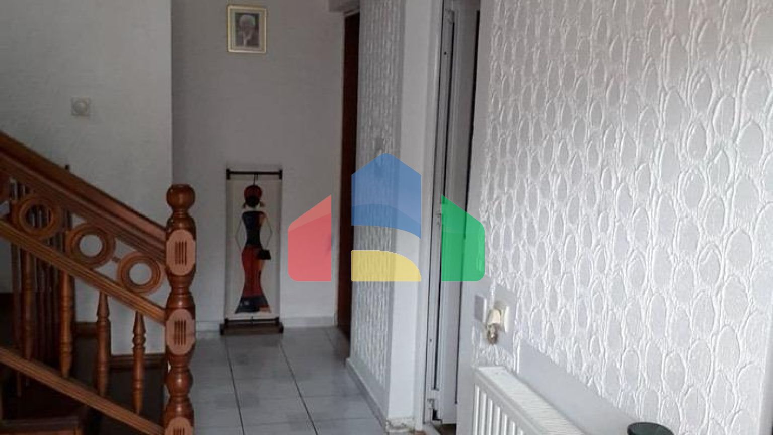 В городе Бар, в районе Шушань продается большой дом.