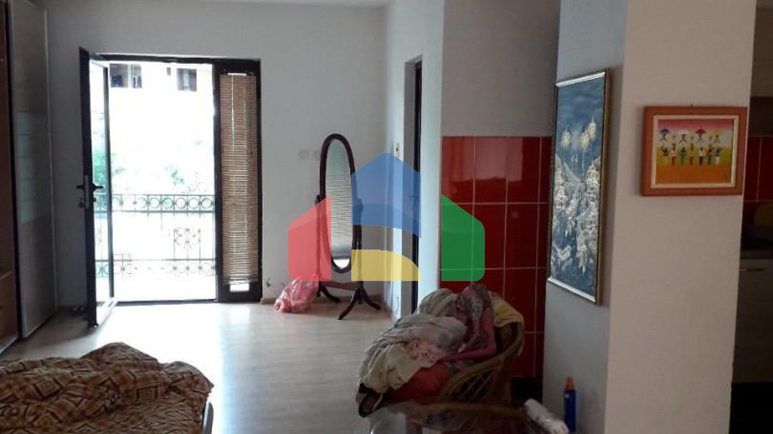 В городе Бар, в районе Шушань продается большой дом.