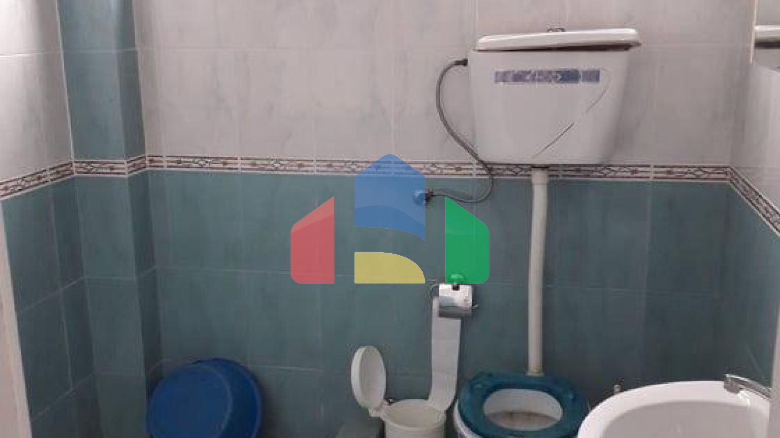 В городе Бар, в районе Шушань продается большой дом.