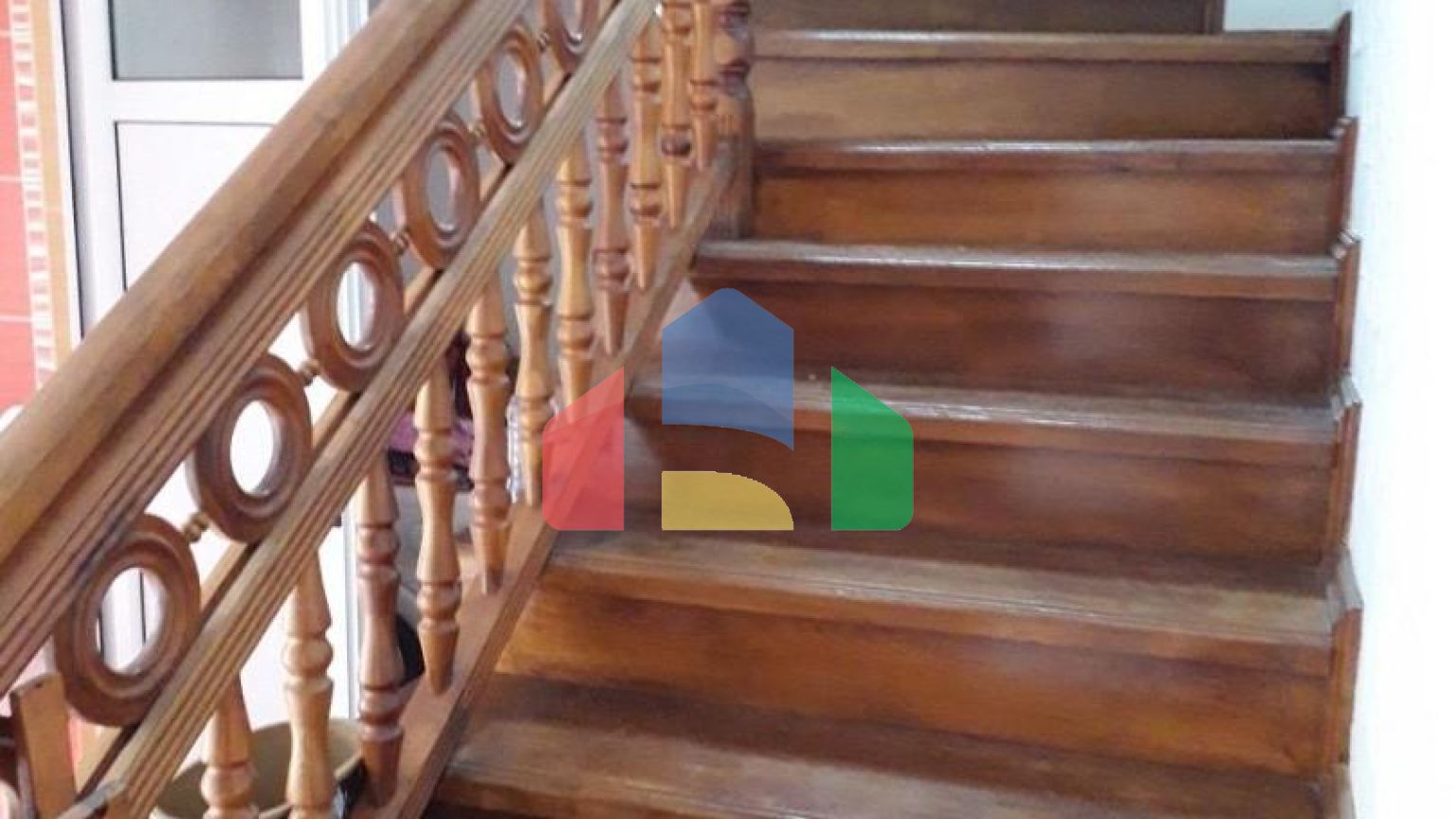 В городе Бар, в районе Шушань продается большой дом.