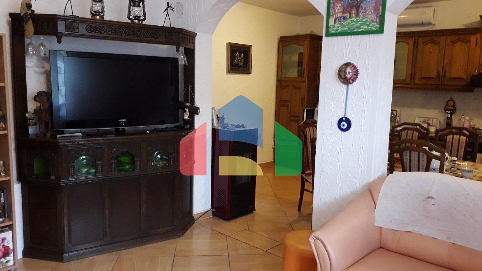 В городе Бар, в районе Шушань продается большой дом.