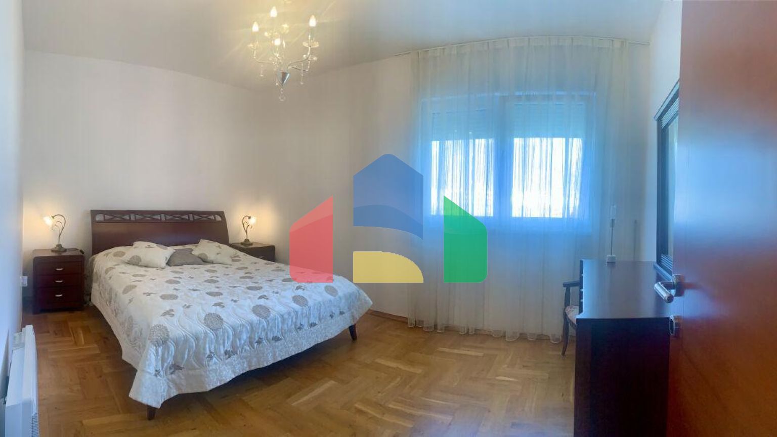 Просторная квартира 85 м² в центре города Бар с потрясающими видами на море и горы