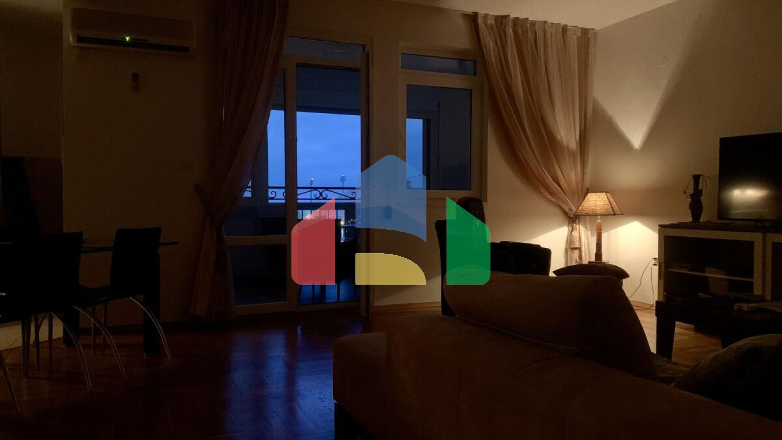 Просторная квартира 85 м² в центре города Бар с потрясающими видами на море и горы