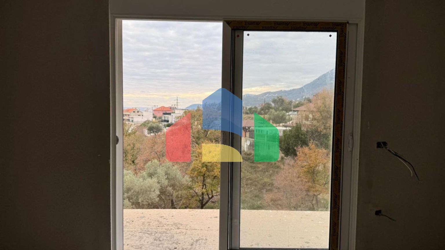 Продаются квартиры в небольшом клубном доме с бассейном в Баре, район Бьелеши – уют и комфорт рядом с морем