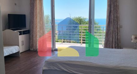 Продается просторный двухэтажный дом с бассейном в Баре, район Горний Шушань, идеальный для жизни или бизнеса