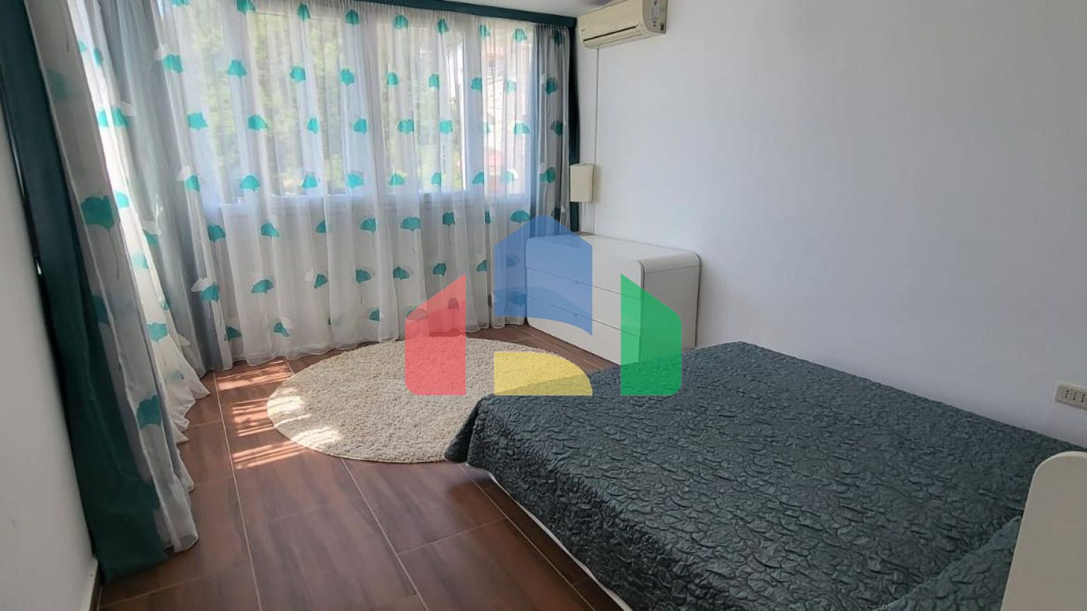 Продается просторный двухэтажный дом с бассейном в Баре, район Горний Шушань, идеальный для жизни или бизнеса