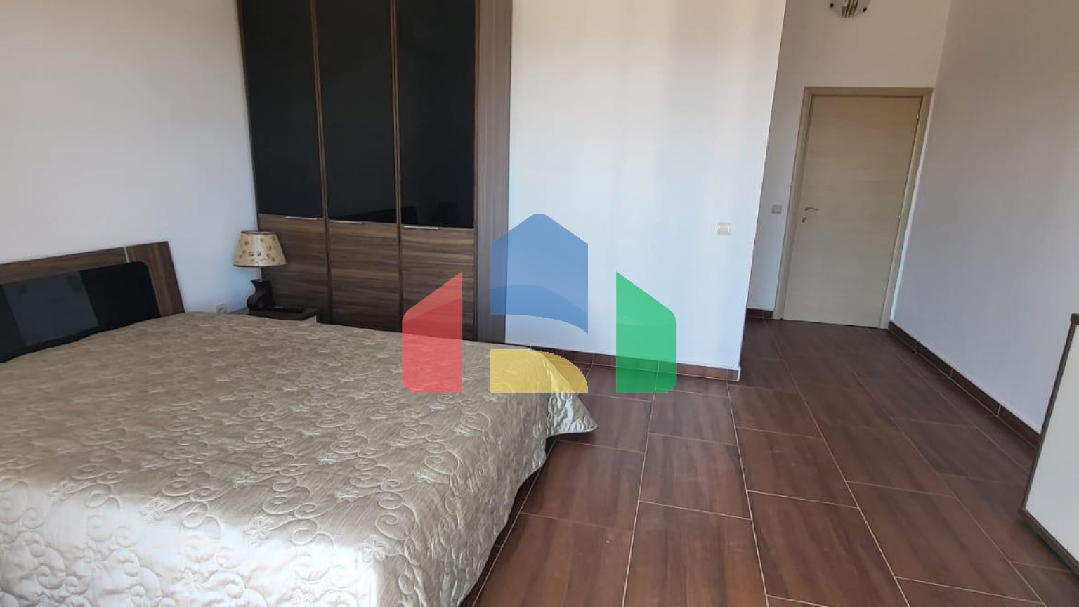 Продается просторный двухэтажный дом с бассейном в Баре, район Горний Шушань, идеальный для жизни или бизнеса