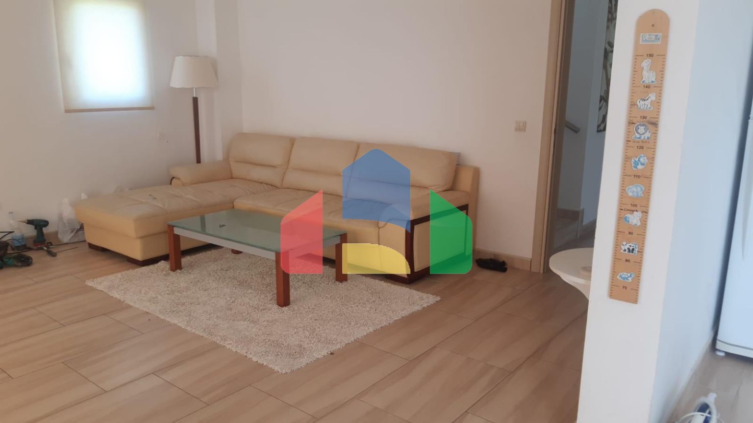 Продается просторный двухэтажный дом с бассейном в Баре, район Горний Шушань, идеальный для жизни или бизнеса