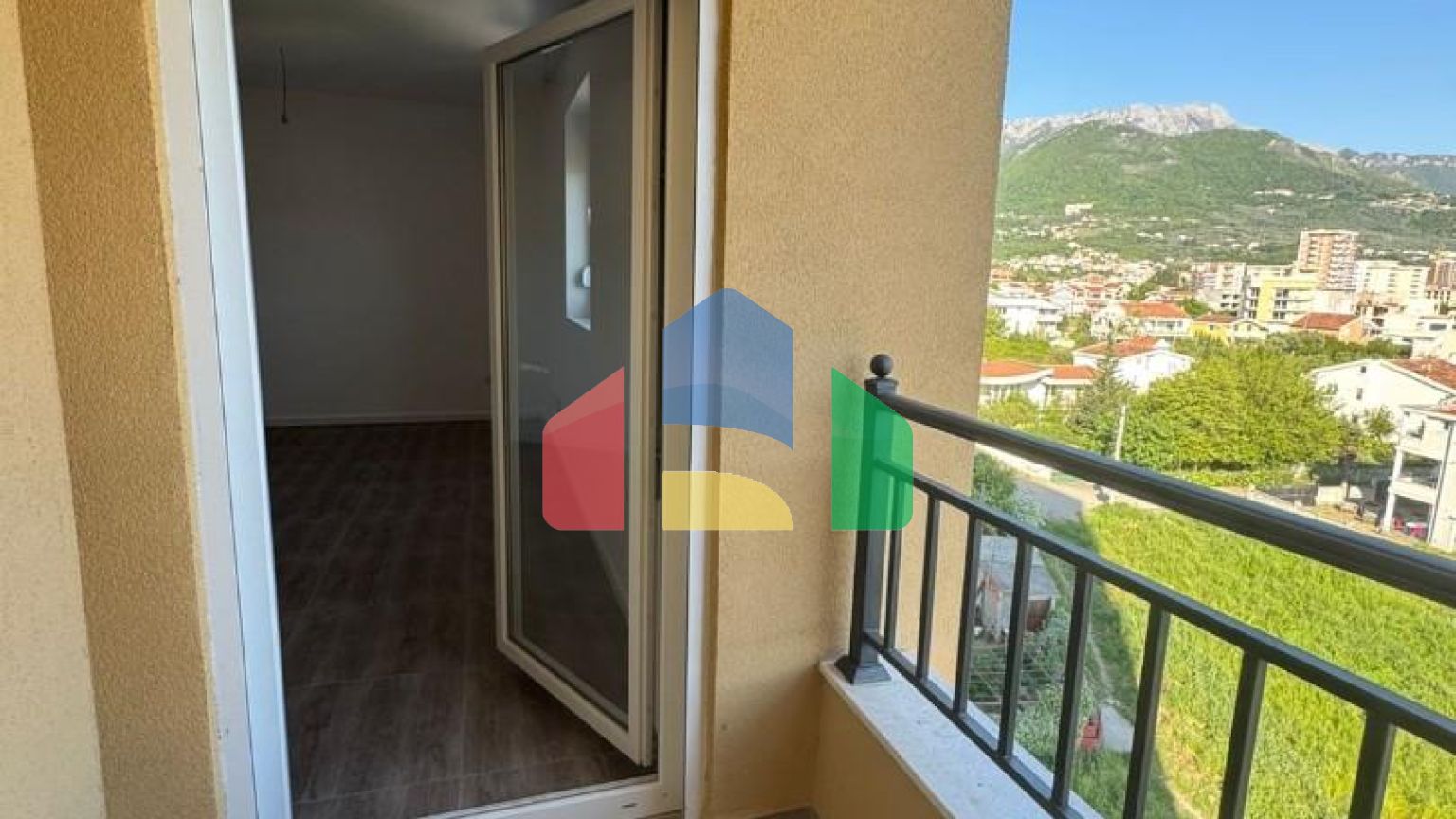 Срочная продажа. Снижение цены. Квартира 2 спальни в городе Бар, район Ильино