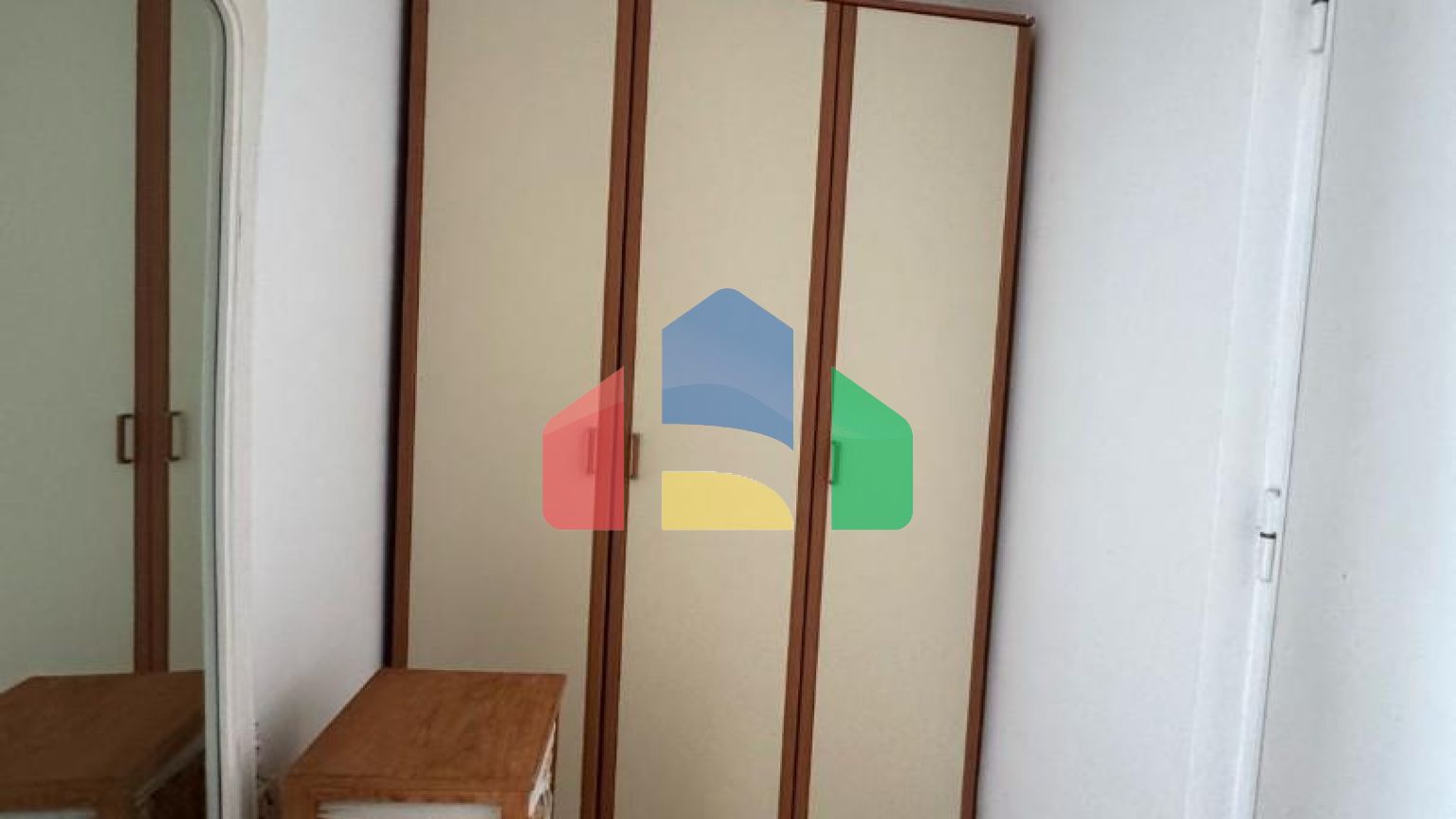 Продается трехэтажная вилла с бассейном и садом, 560 000 евро