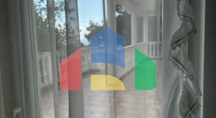 Продается трехэтажная вилла с бассейном и садом, 560 000 евро