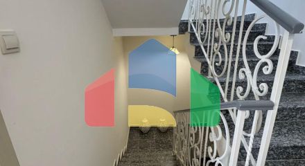 Продается трехэтажная вилла с бассейном и садом, 560 000 евро