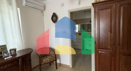 Продается трехэтажная вилла с бассейном и садом, 560 000 евро