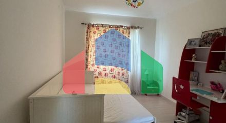 Продается трехэтажная вилла с бассейном и садом, 560 000 евро