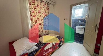 Продается трехэтажная вилла с бассейном и садом, 560 000 евро